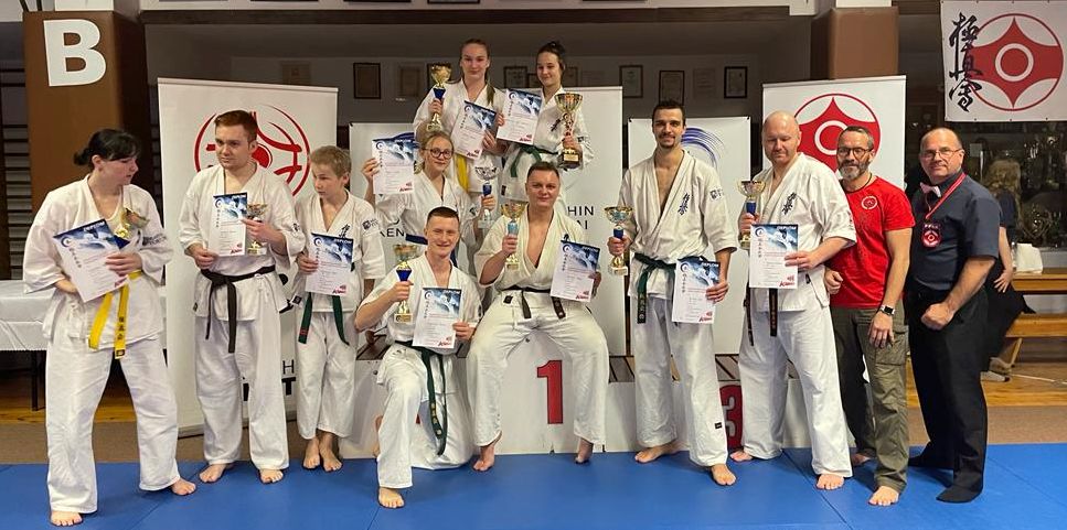 Reprezentacja Toruńskiego Klubu Karate Kyokushin podczas Mistrzostw Polski Kumite PFKK 2021 w Gdańsku